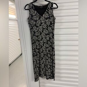 J. Jill wearever collection black and White Leaf Maxi Dress size XS